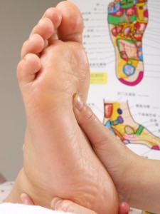 Zoneterapi - fod masseres som led i alternativ behandling