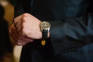 Mand i jakkesæt med lækkert ur