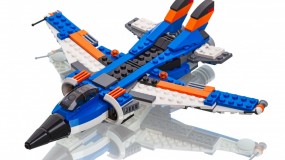 Lego - jagerfly bygget af legoklodser