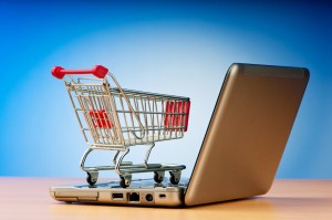 Online shopping - indkøbsvogn og computer